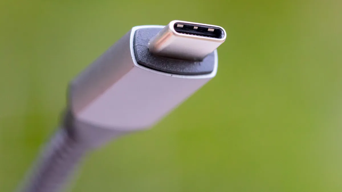 Cận cảnh cấu tạo đầu nối USB-C phổ biến hiện nay
